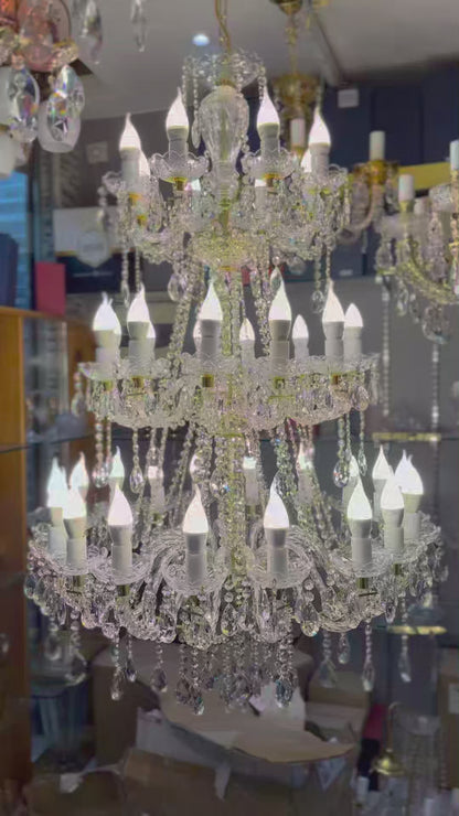 Lustre Royal “Viktoria” – 38 Lampes en Cristal Bohême